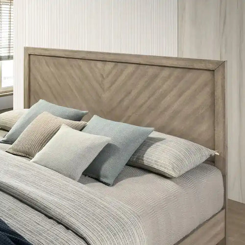3-Piece Contemporary Wood Bedroom Set: Panel Bed and 2 Nightstands in Antique Gray